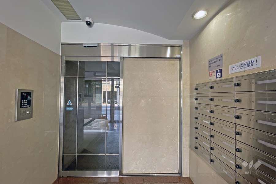 エントランスはオートロック付きです。