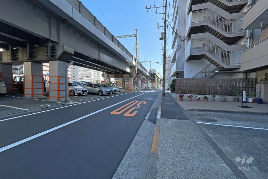 敷地東側の前面道路