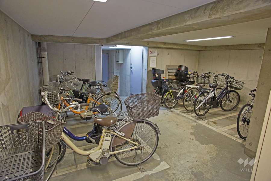 屋内に設けられた駐輪場