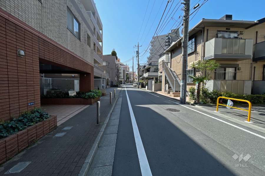 敷地北側の前面道路