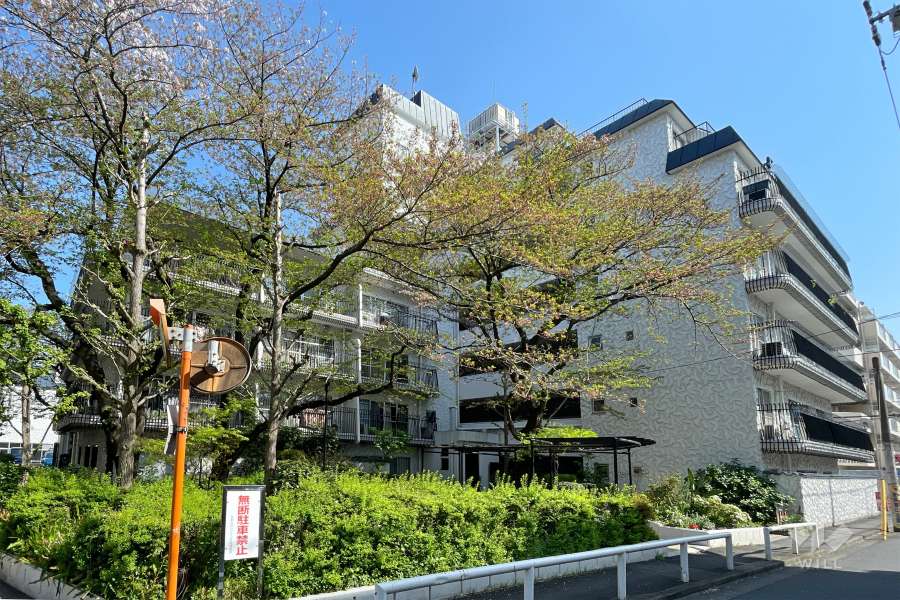 秀和大森レジデンスの外観（北西側から）