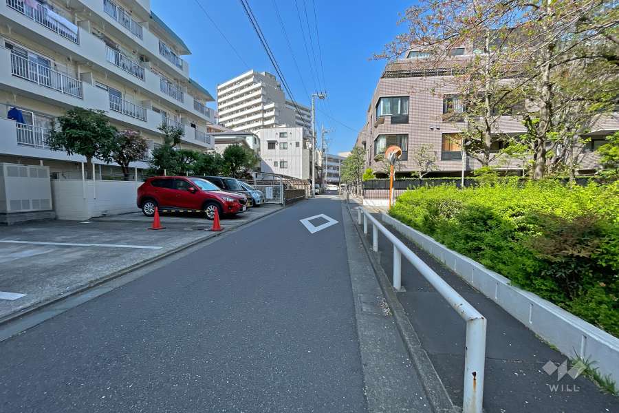 敷地西側の前面道理