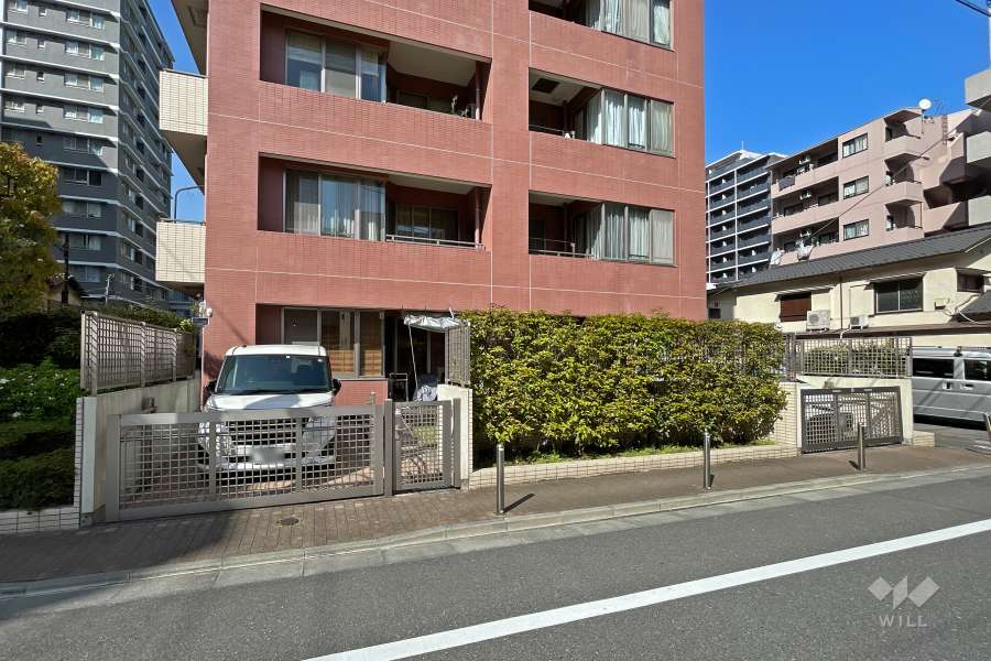 1階住戸の専用駐車場