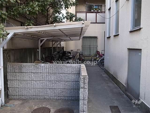 駐輪場。駐車場はありません。