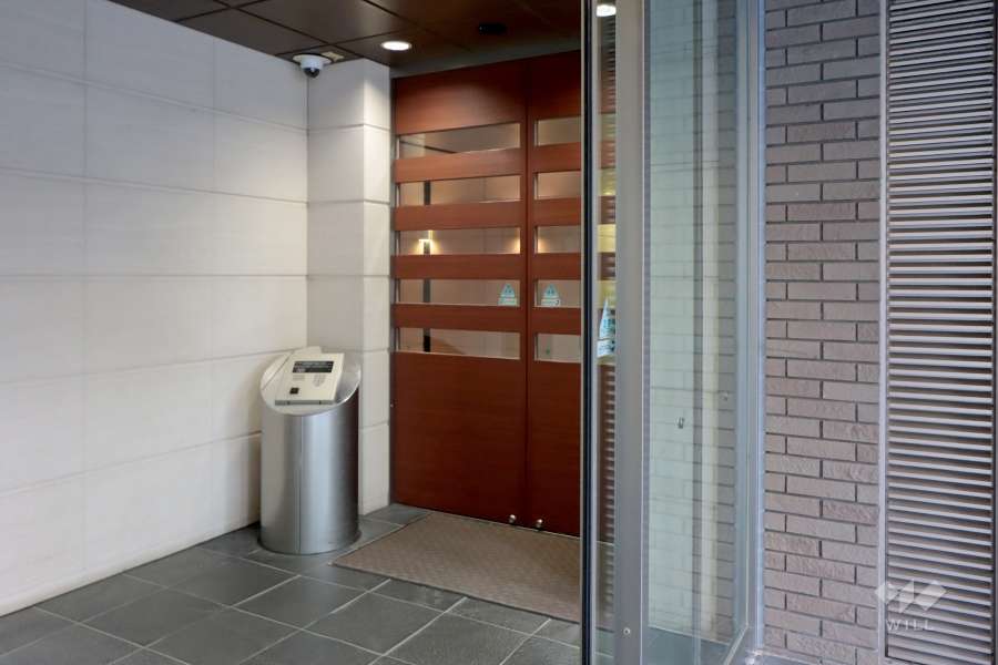 エントランスはオートロック付です