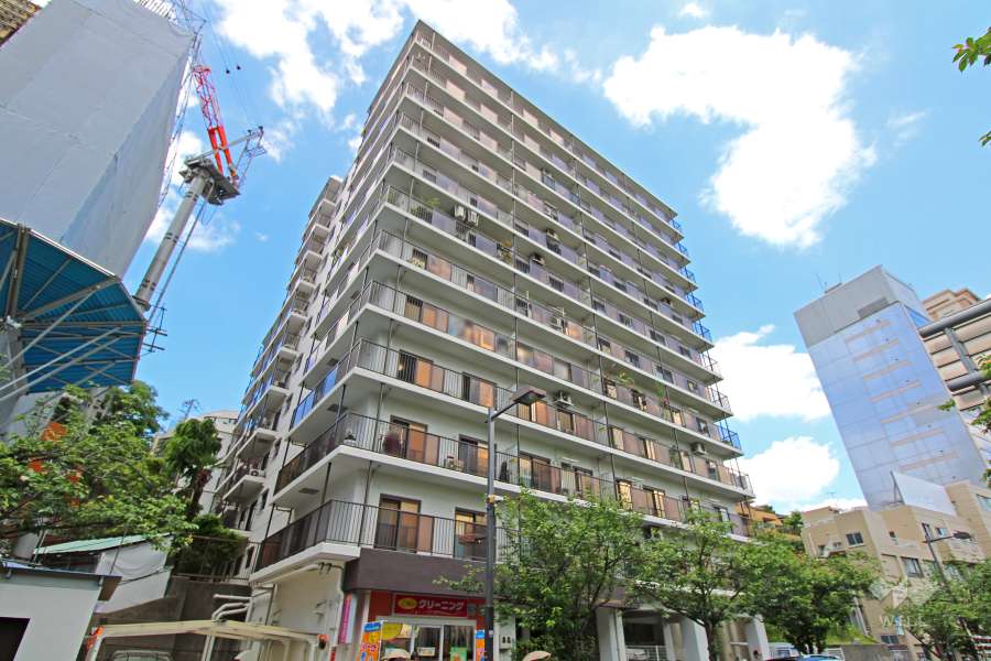 ライオンズマンション池田山の外観（南西側から）
