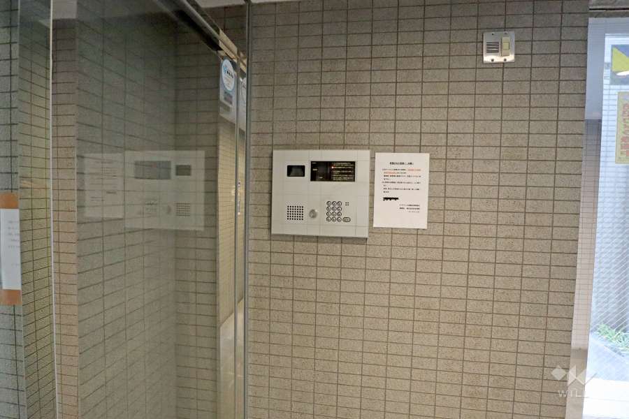 エントランスはオートロック付きです。