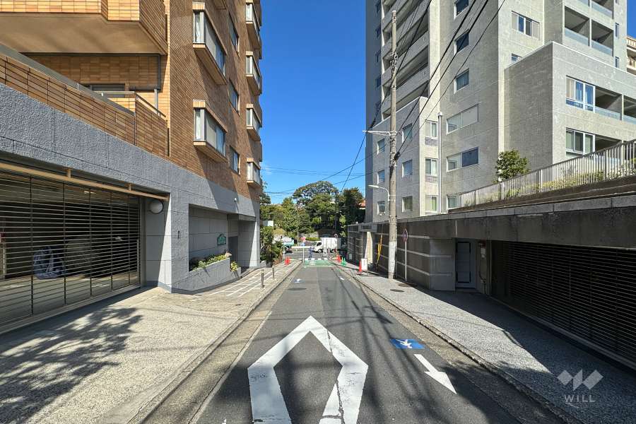 敷地の西側前面道路