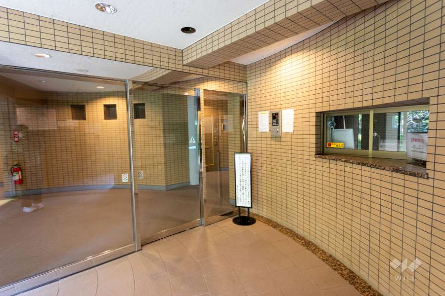 エントランスはオートロック付きです。