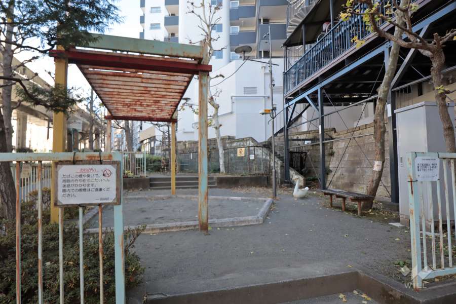 敷地に隣接する五反田児童遊園