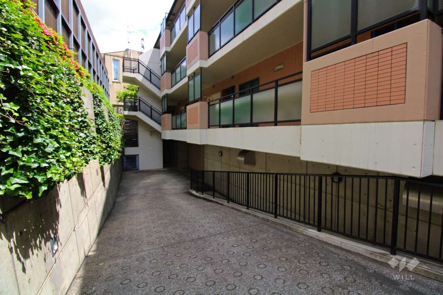 駐車場へのアプローチ