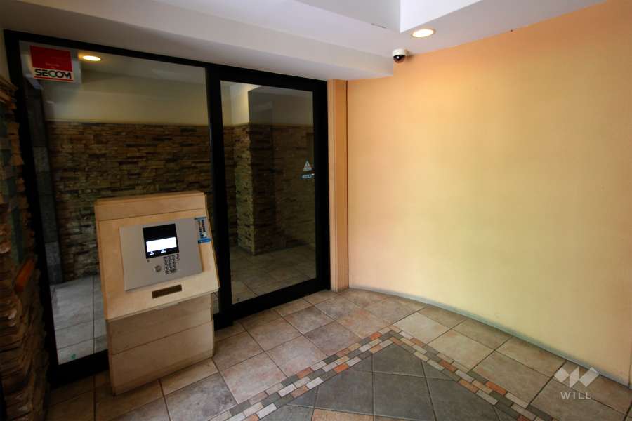 エントランスはオートロック付きです。