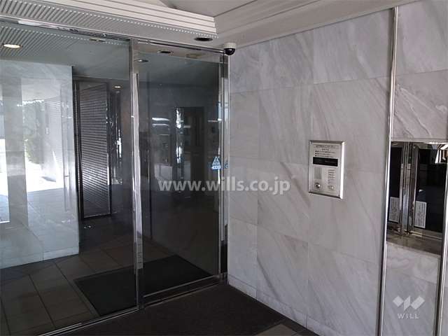 エントランスはオートロック付きです。