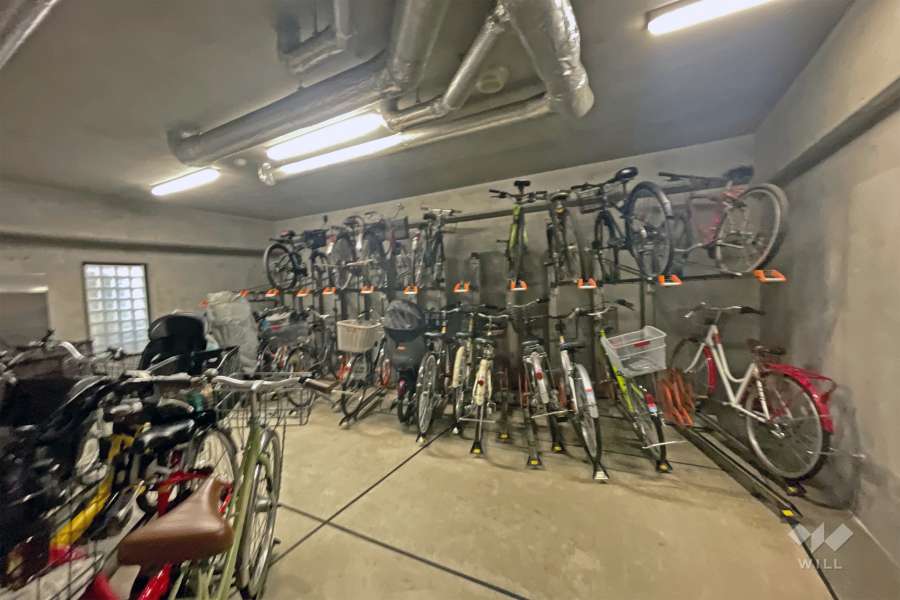 屋内に設けられた駐輪場