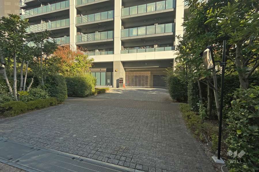 駐車場の出入り口（リングシャッター付き）