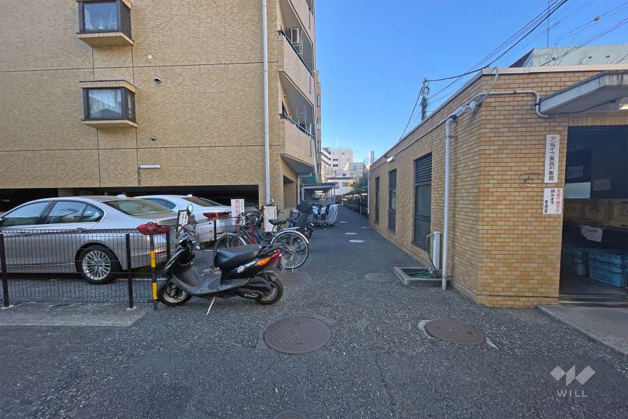 バイク置場と駐輪場