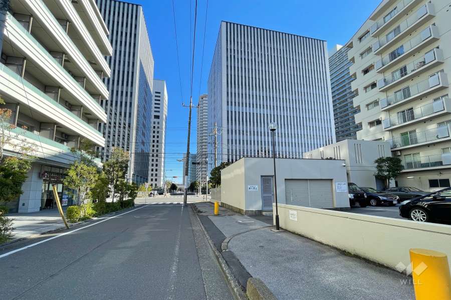 敷地北側の前面道路