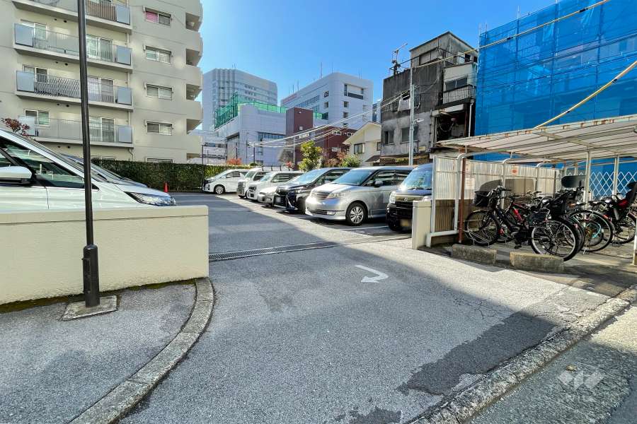 駐車場の出入り口　