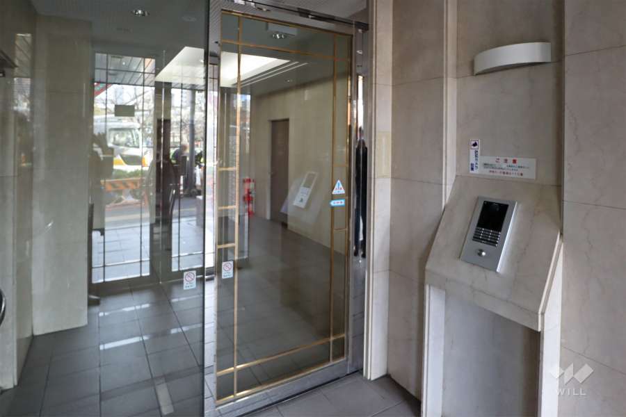 エントランスはオートロック付きです。