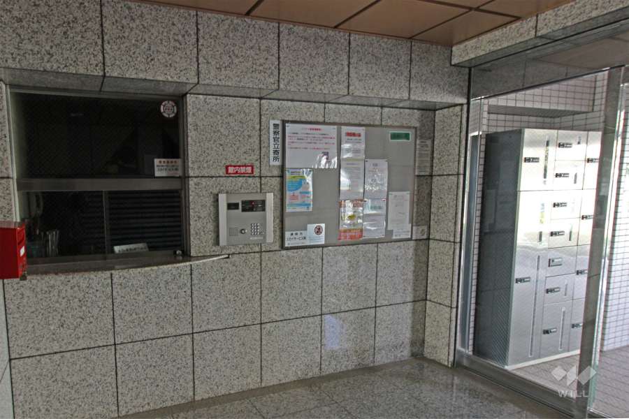 エントランスはオートロック付きです。