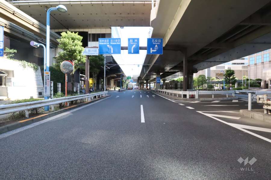 敷地西側の前面道路　