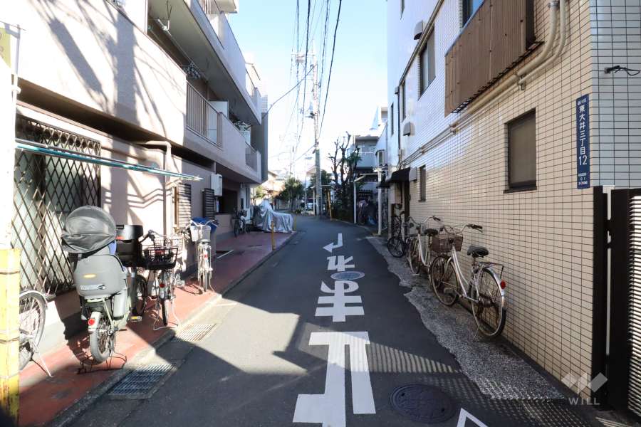 敷地北側の前面道路