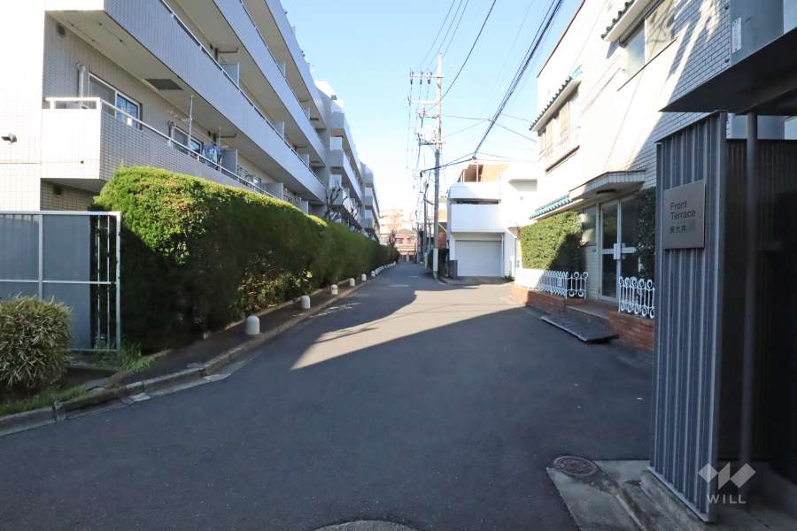 敷地東側の前面道路