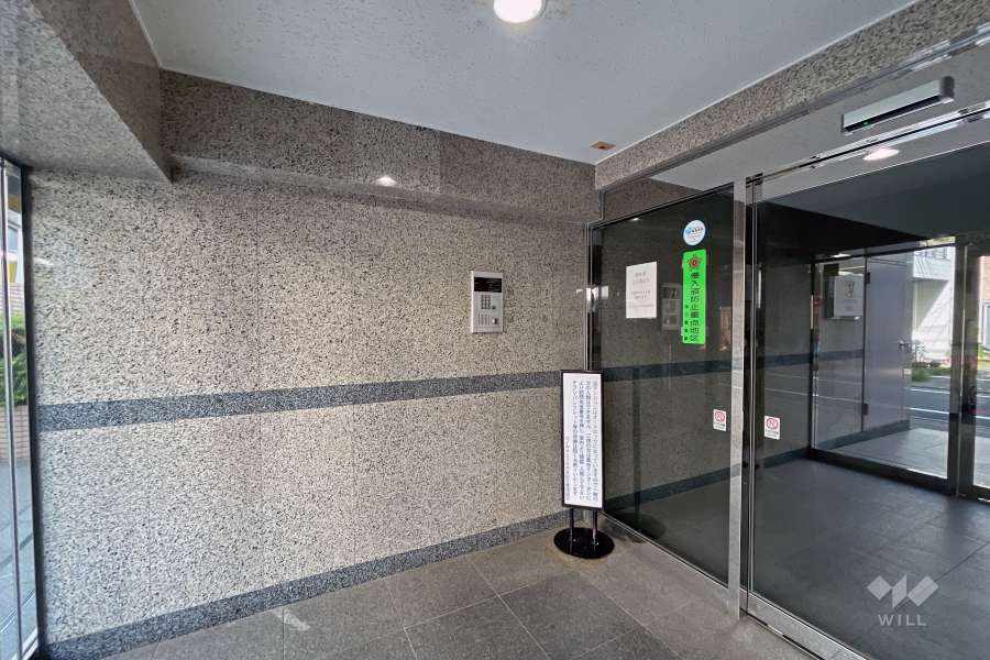 エントランスはオートロック付きです。