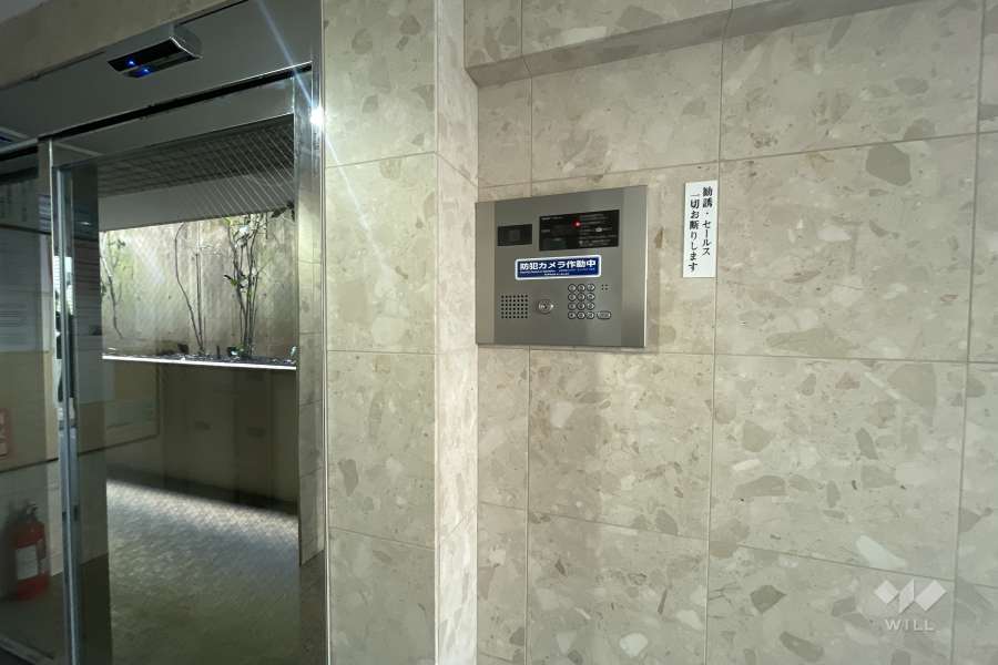 エントランス内はオートロック付きです。