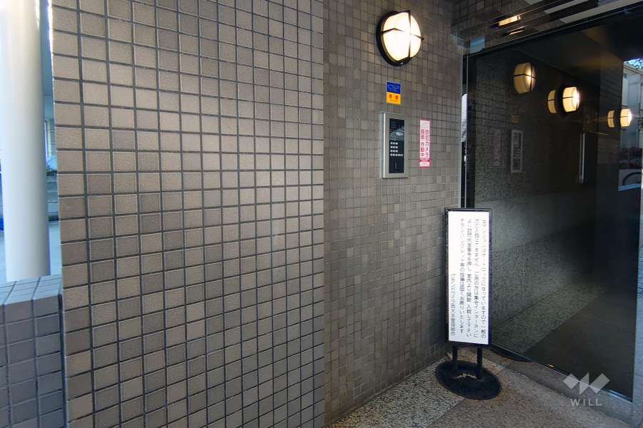 エントランスはオートロック付きです。