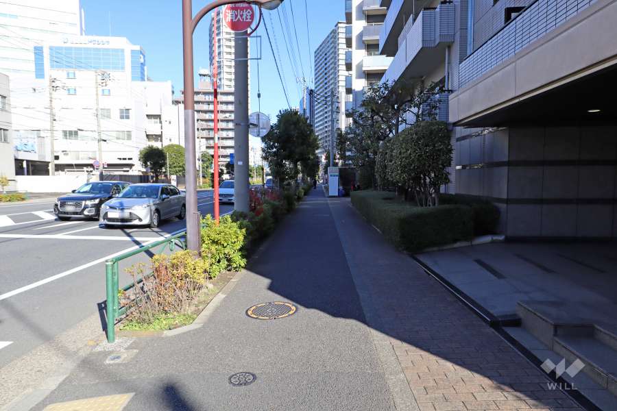 敷地北西側の前面道路