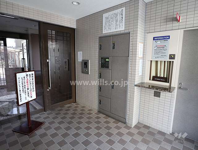 エントランスはオートロック付きです。