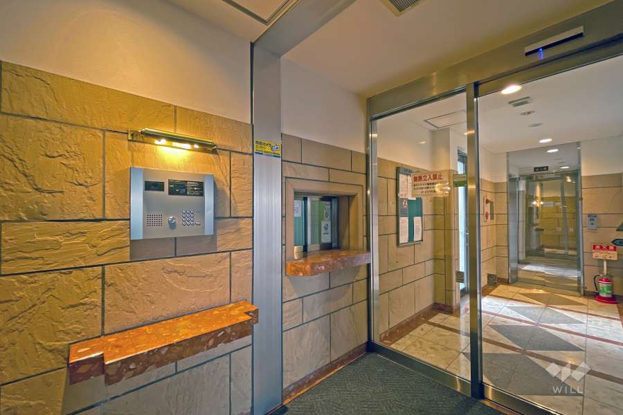 エントランスはオートロック付きです。