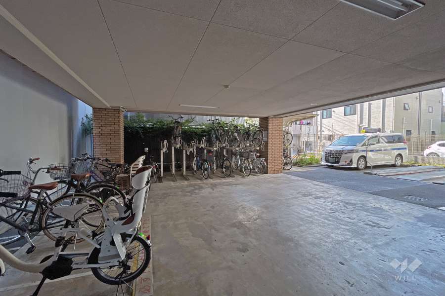 屋内に設けられた駐輪場