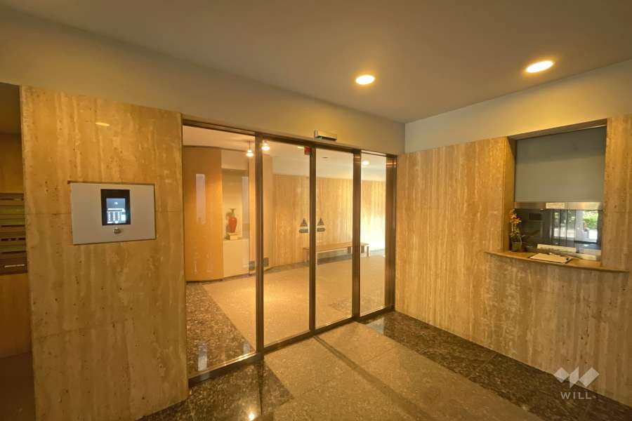 エントランスはオートロック付きです。