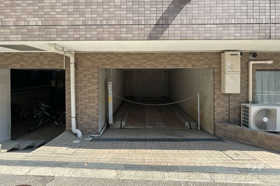 敷地内駐車場（屋内機械式）