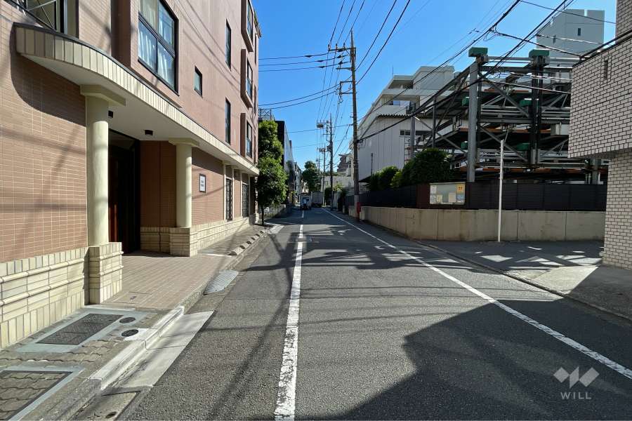 敷地北西側の前面道路