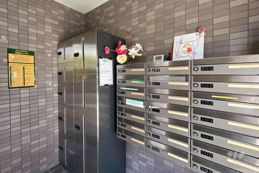 宅配ボックスと共用ポスト