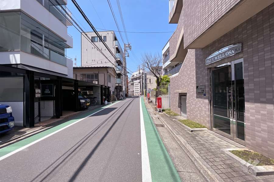 敷地南側の前面道路（東側から）