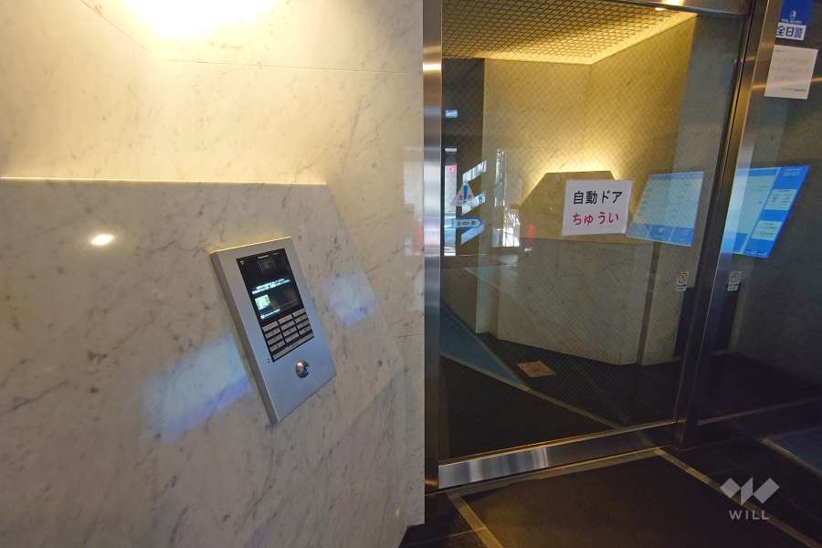 エントランスはオートロック付きです。