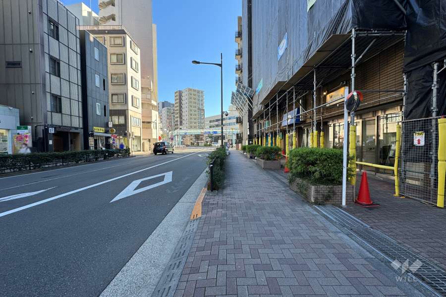 敷地北側の前面道路