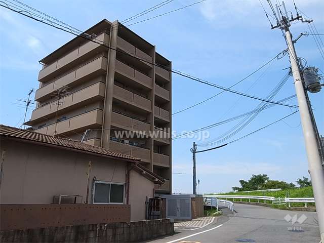 敷地東側の前面道路。