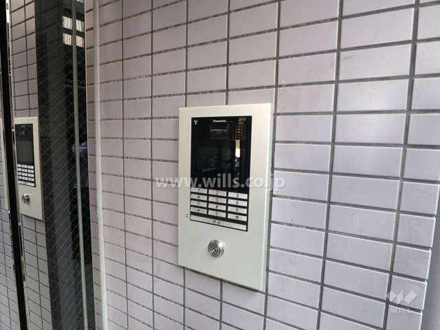 エントランスはオートロック付きです。