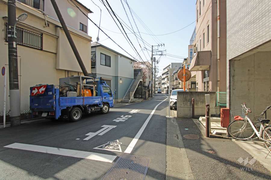 敷地南側の前面道路。