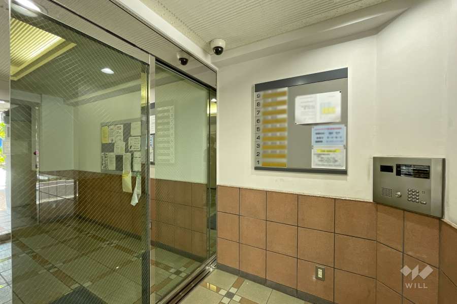 エントランスはオートロック付きです。