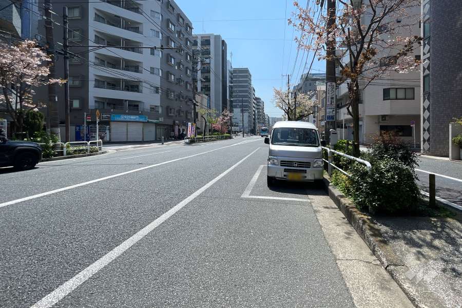 敷地東側の前面道路