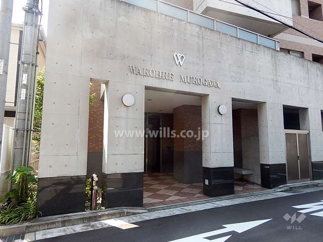 コンクリート打ち放しのエントランス