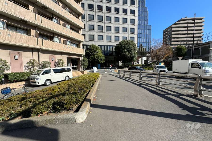 敷地南東側の前面道路