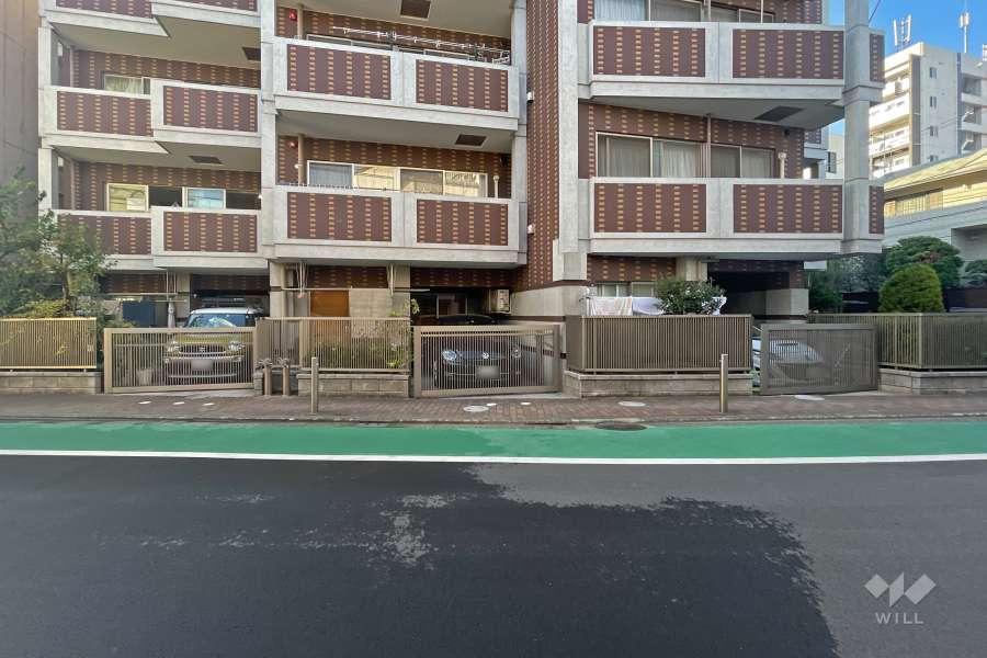 敷地内駐車場（1階部分専用駐車場）