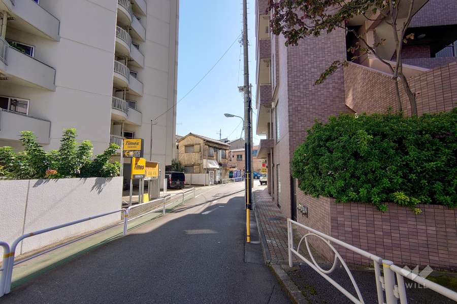 敷地北東側の前面道路